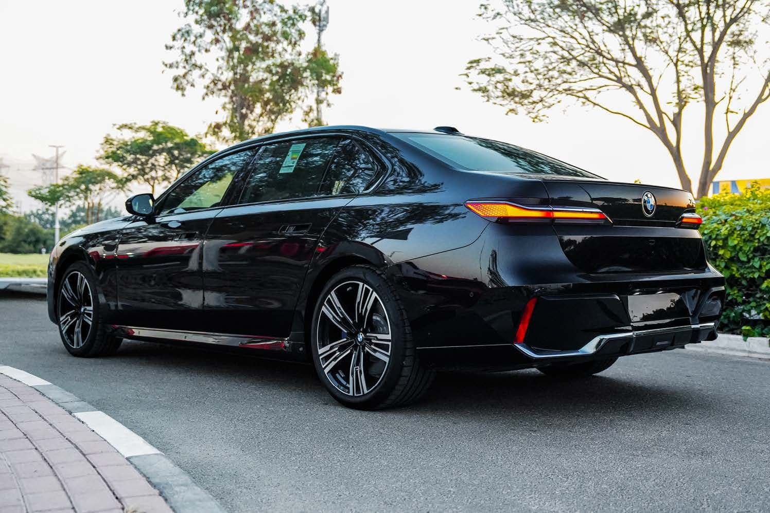 BMW 740i (2026) — 4
