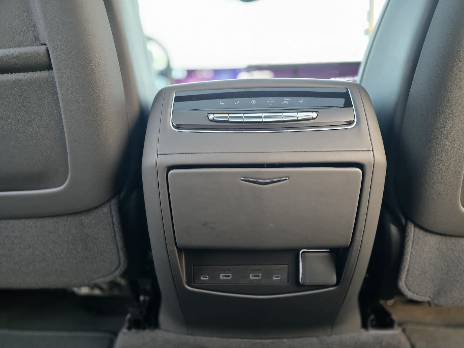 Cadillac Escalade Sport Platinum — 3