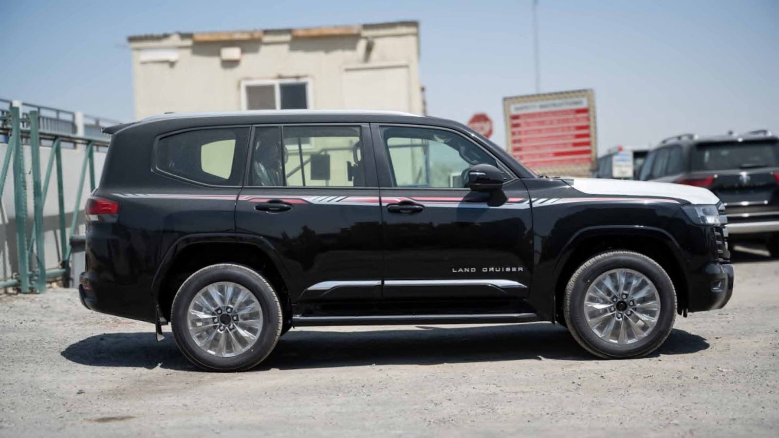 Land Cruiser 300 GXR 4.0L — 3
