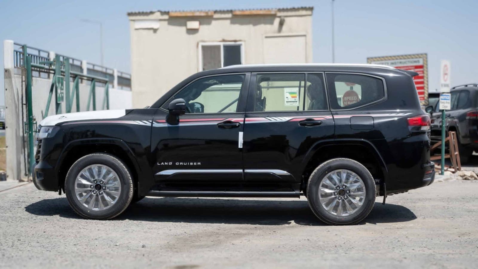 Land Cruiser 300 GXR 4.0L — 4