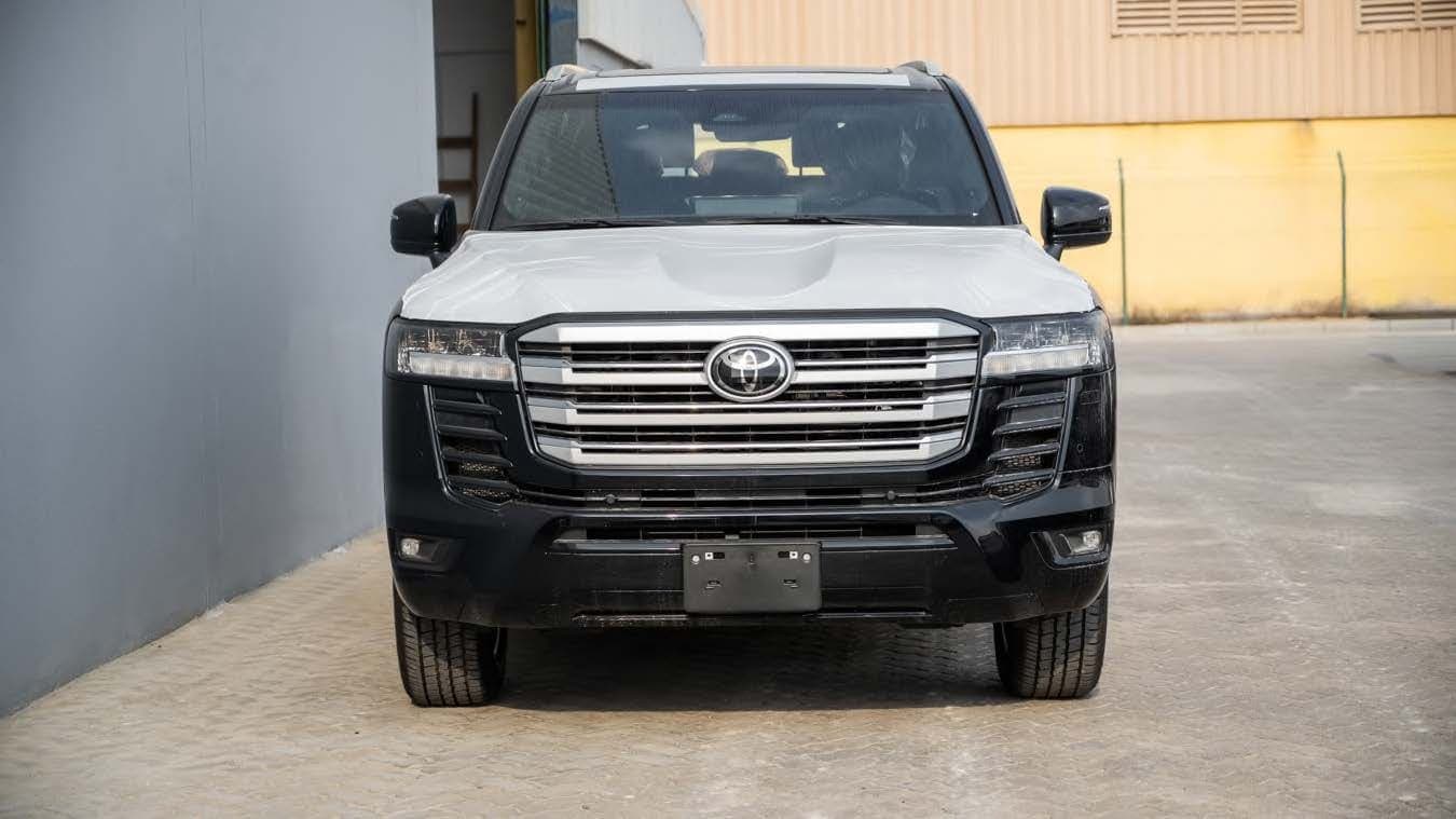 Land Cruiser 300 GXR 3.3L Diesel — 2