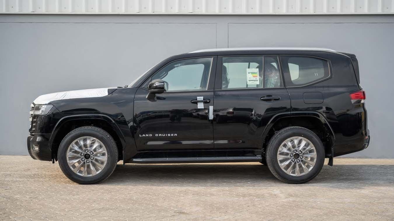 Land Cruiser 300 GXR 3.3L Diesel — 3