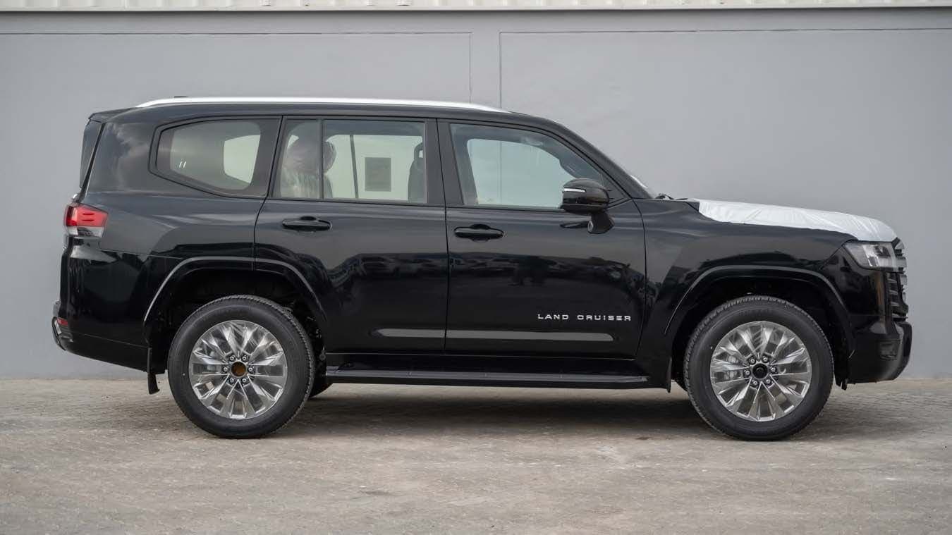 Land Cruiser 300 GXR 3.3L Diesel — 4